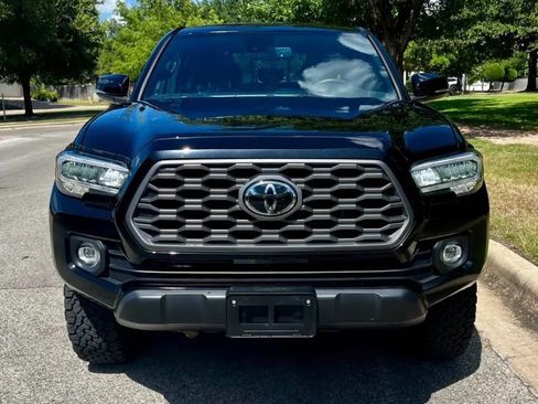 Used 2022 Toyota Tacoma TRD Off-Road w/ Technology Package AWD/4WD image 3