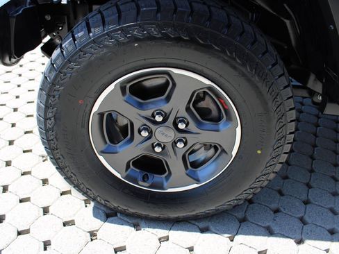Used 2023 Jeep Gladiator Rubicon w/ Cold Weather Group AWD/4WD image 12