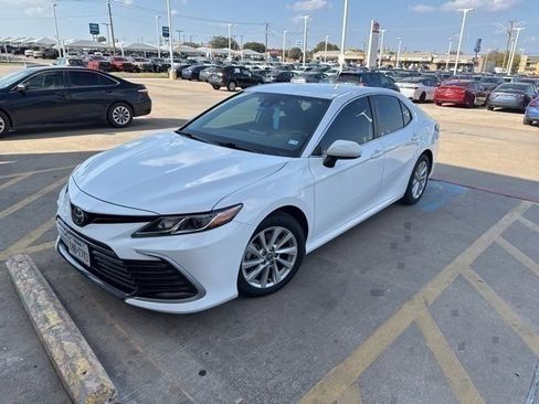 Used 2021 Toyota Camry LE w/ Carpet Mat Package (TMS) image 3