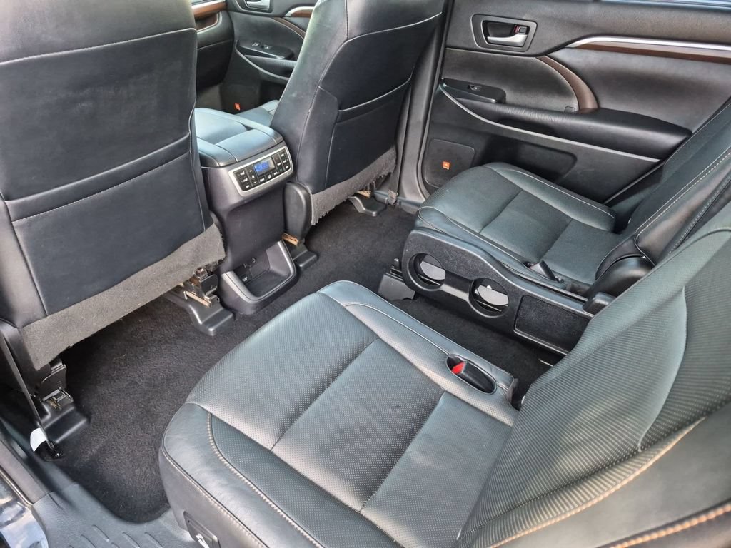 Used 2016 Toyota Highlander Limited Platinum AWD/4WD image 29