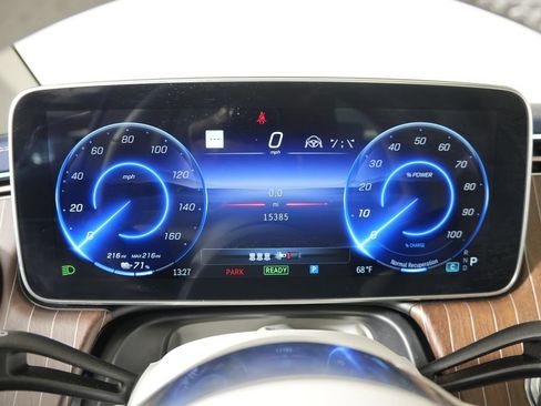 Used 2023 Mercedes-Benz EQE 500 4MATIC Sedan w/ Pinnacle Trim Package image 19