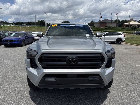 Used 2024 Toyota Tacoma SR5 w/ SR5 Upgrade Package AWD/4WD image 3