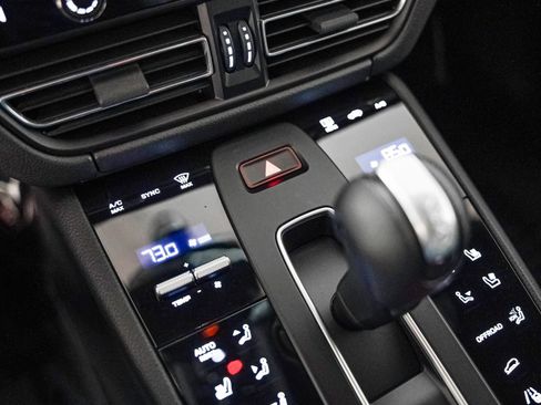 Certified 2025 Porsche Macan image 21