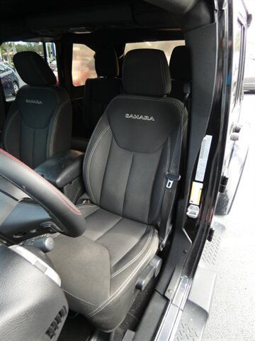 Used 2017 Jeep Wrangler Unlimited Sahara w/ Connectivity Group AWD/4WD image 36
