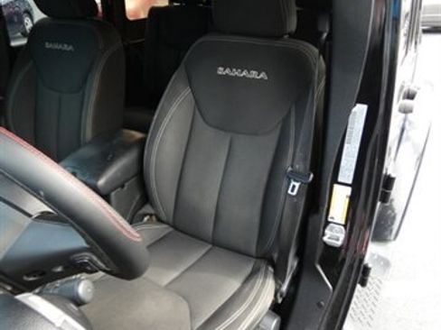 Used 2017 Jeep Wrangler Unlimited Sahara w/ Connectivity Group image 36