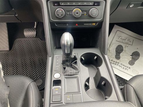 Used 2021 Volkswagen Atlas Cross Sport SE image 18