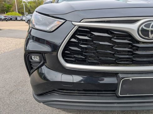 Used 2022 Toyota Highlander XLE AWD/4WD image 10