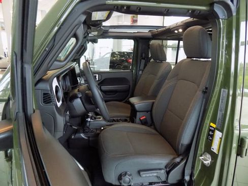Used 2024 Jeep Wrangler Unlimited w/ Convenience Group AWD/4WD image 14