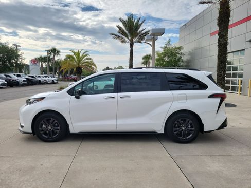 Certified 2025 Toyota Sienna XSE w/ XSE Plus Package AWD/4WD image 3