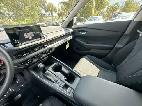 Used 2023 Honda Accord EX image 11