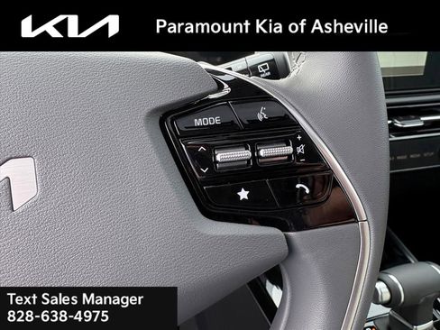 New 2025 Kia Niro EX Touring image 12