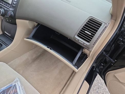 Used 2004 Honda Accord LX image 36
