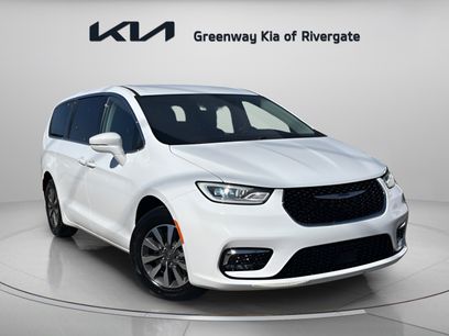 Used 2022 Chrysler Pacifica Touring-L
