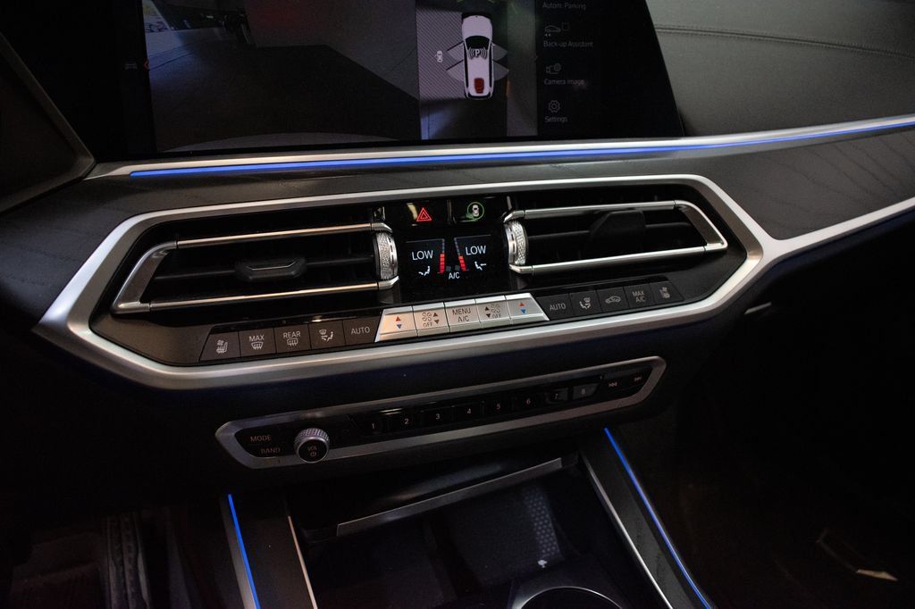 Used 2022 BMW X7 M50i AWD/4WD image 17