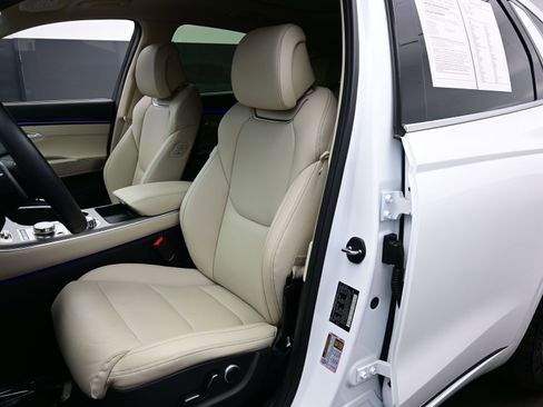 Certified 2026 Genesis GV70 2.5T Select image 13