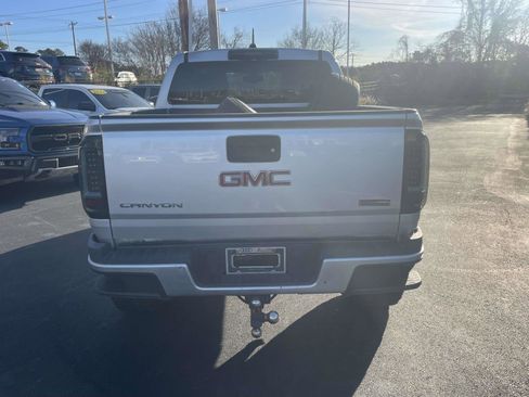 Used 2015 GMC Canyon SLE w/ All-Terrain Package image 8