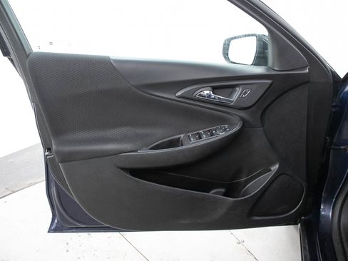 Used 2018 Chevrolet Malibu LT FWD image 18