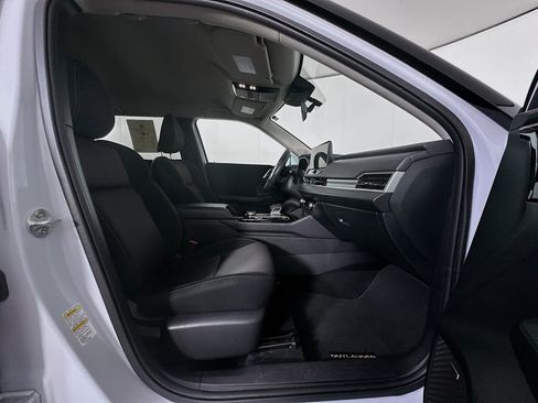 Used 2025 Mitsubishi Outlander ES AWD/4WD image 31