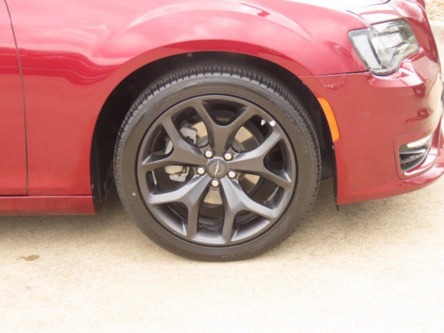 Used 2022 Chrysler 300 Touring L RWD image 7