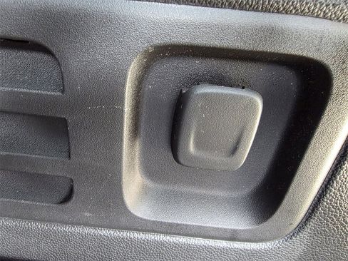 Used 2022 Chevrolet Traverse RS image 39