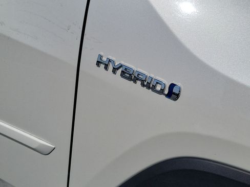 Certified 2021 Toyota RAV4 XLE Premium AWD/4WD image 7