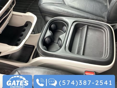 Used 2020 Chrysler Pacifica Touring-L image 38