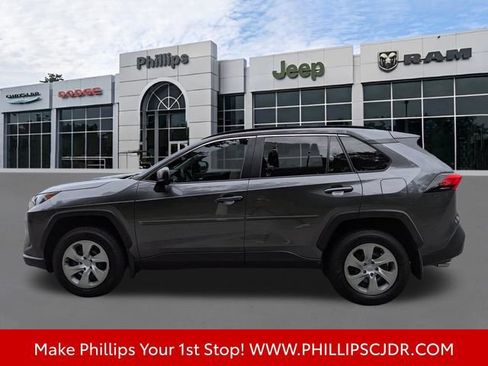 Used 2021 Toyota RAV4 LE FWD image 6
