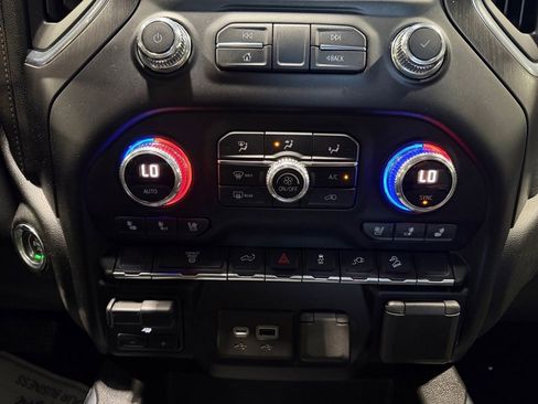 Used 2021 GMC Sierra 3500 AT4 image 31
