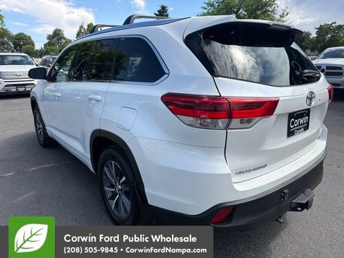Used 2018 Toyota Highlander XLE AWD/4WD image 7
