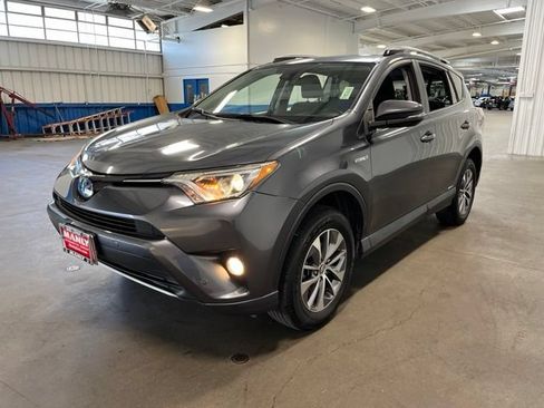 Used 2018 Toyota RAV4 XLE w/ Convenience Package AWD/4WD image 7