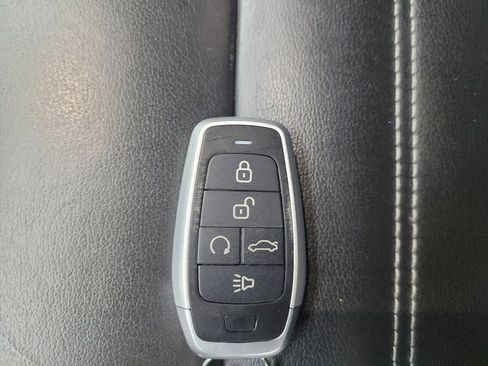 Used 2017 Ford Escape Titanium w/ Equipment Group 301A image 32