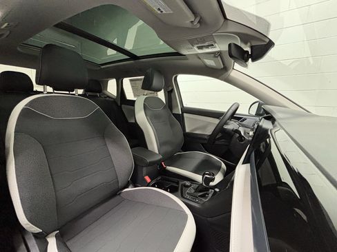 New 2025 Volkswagen Taos SE image 13