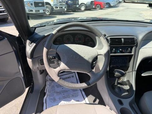 Used 2002 Ford Mustang Deluxe Coupe image 17