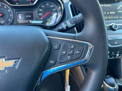 Used 2018 Chevrolet Cruze LT FWD image 38
