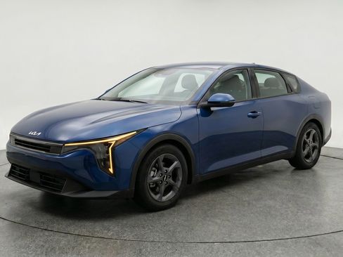 Used 2025 Kia K4 FWD image 3