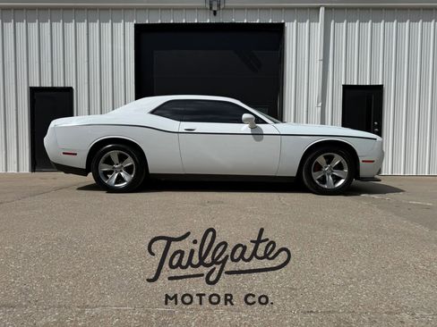 Used 2015 Dodge Challenger SXT w/ Driver Convenience Group RWD image 1