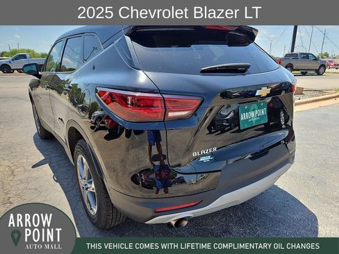 Used 2025 Chevrolet Blazer LT FWD image 9