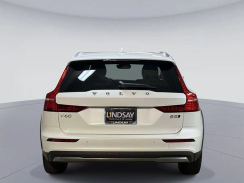 Used 2025 Volvo V60 B5 Cross Country Ultra AWD/4WD image 11