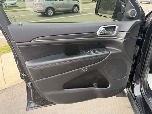 Used 2019 Jeep Grand Cherokee Limited w/ Luxury Group II AWD/4WD image 11