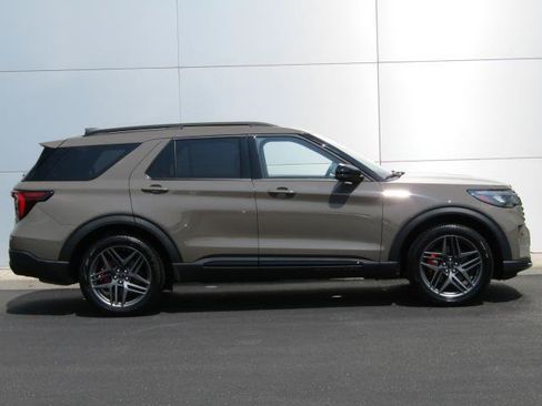 Used 2026 Ford Explorer ST-Line w/ ST-Line Street Pack AWD/4WD image 9