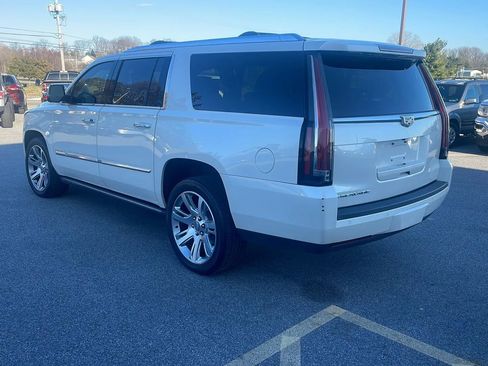 Used 2015 Cadillac Escalade ESV Premium image 2