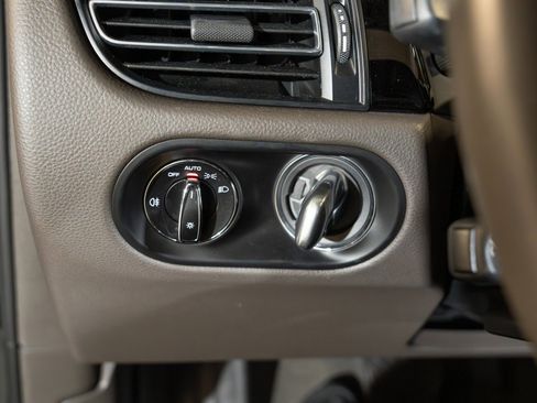 Certified 2023 Porsche Macan S AWD/4WD image 24