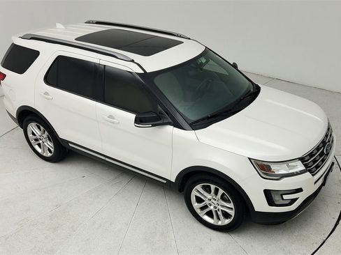 Used 2017 Ford Explorer XLT w/ Equipment Group 202A image 40