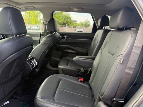 Used 2025 Kia Sorento EX w/ EX Panoramic Sunroof Package AWD/4WD image 10