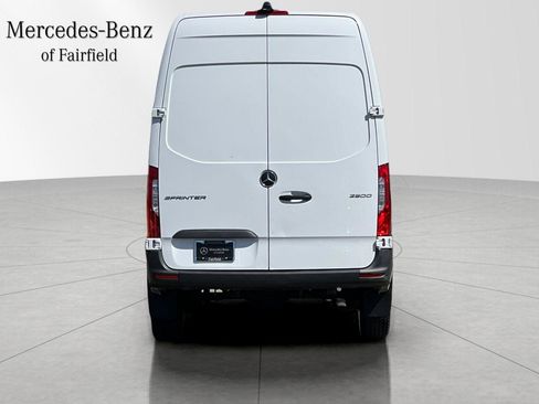 Used 2025 Mercedes-Benz Sprinter 2500 image 6