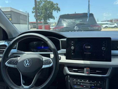 Used 2026 Volkswagen Taos SE AWD/4WD image 28