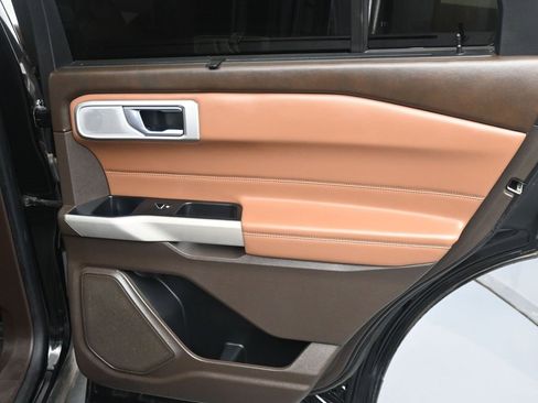 Used 2021 Ford Explorer King Ranch w/ Premium Technology Package image 12