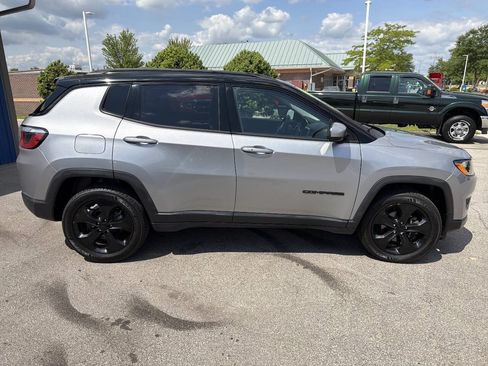 Used 2019 Jeep Compass Latitude AWD/4WD image 8