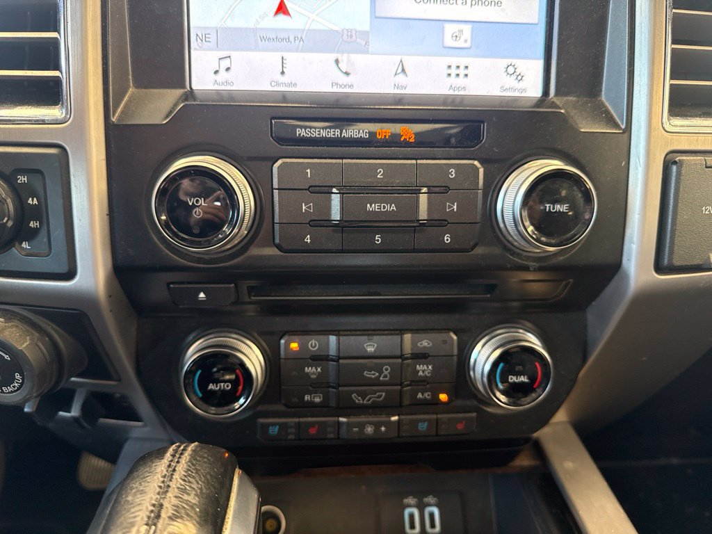 Used 2016 Ford F150 Platinum w/ Equipment Group 701A Luxury AWD/4WD image 22