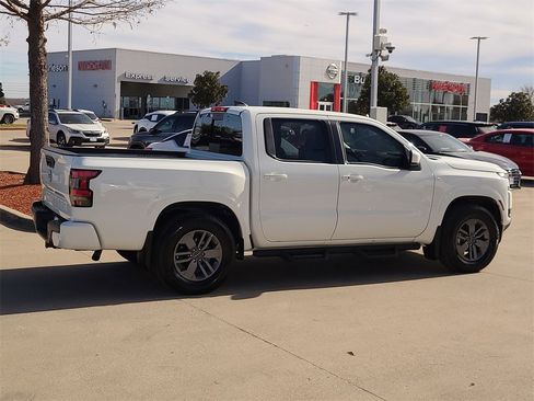 Certified 2025 Nissan Frontier SV w/ SV Convenience Package image 4